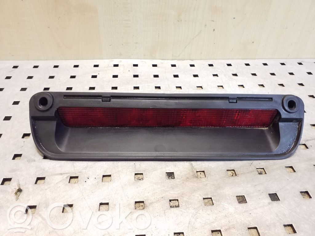 Third/center stoplight