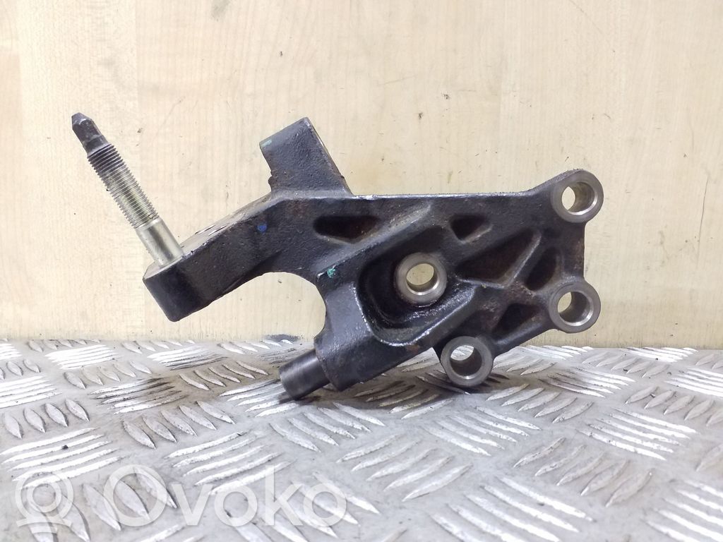 Toyota Avensis T270 Engine mounting bracket 