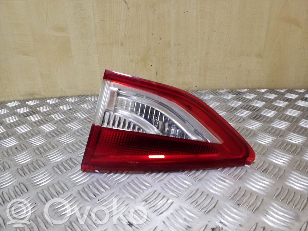 Ford Kuga II Lampy tylnej klapy bagażnika 