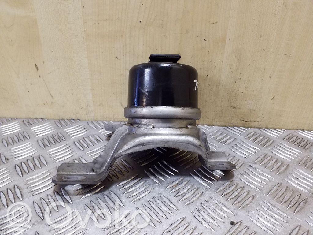 Land Rover Freelander 2 - LR2 Engine mount bracket 