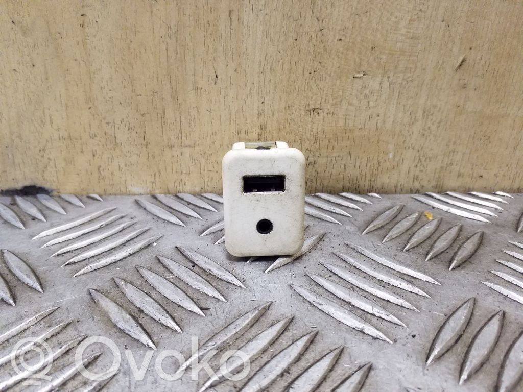 Opel Antara USB socket connector 
