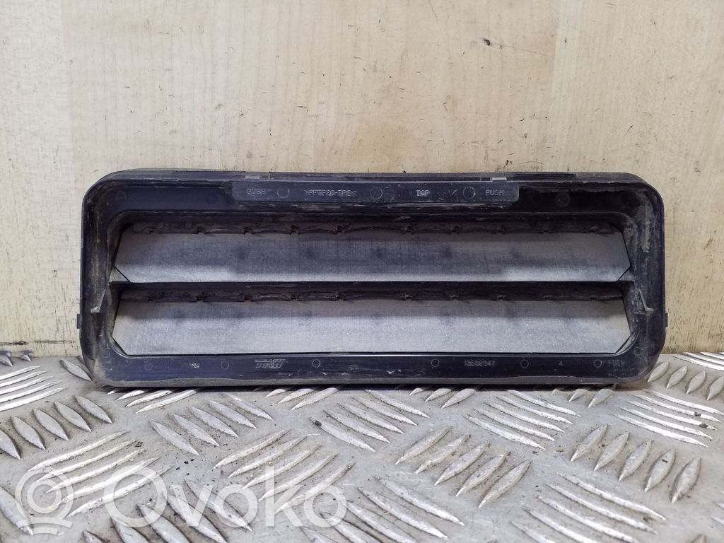 Opel Astra J Ventiliacinės grotelės 