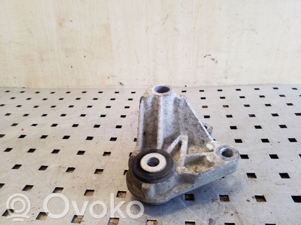 Ford Focus Gearbox mounting bracket 