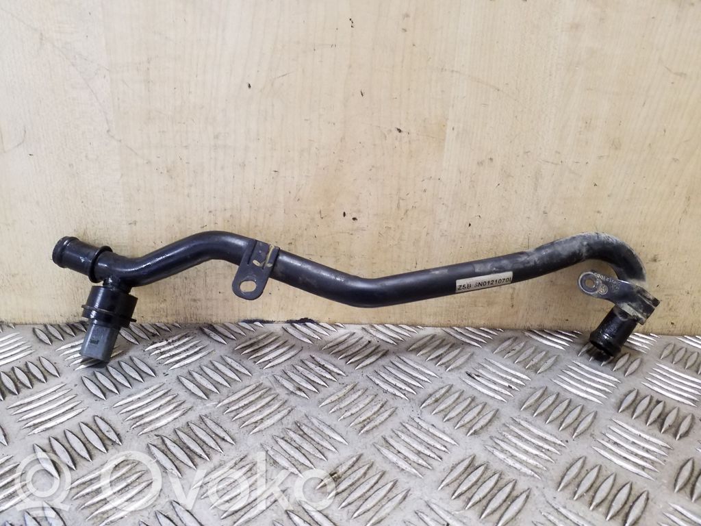 Volkswagen Tiguan Tubo flessibile del liquido di raffreddamento del motore