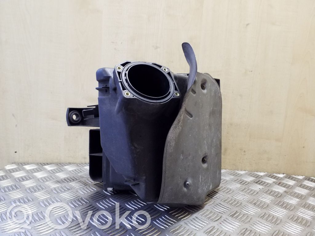 Volkswagen PASSAT B5 Obudowa filtra powietrza 