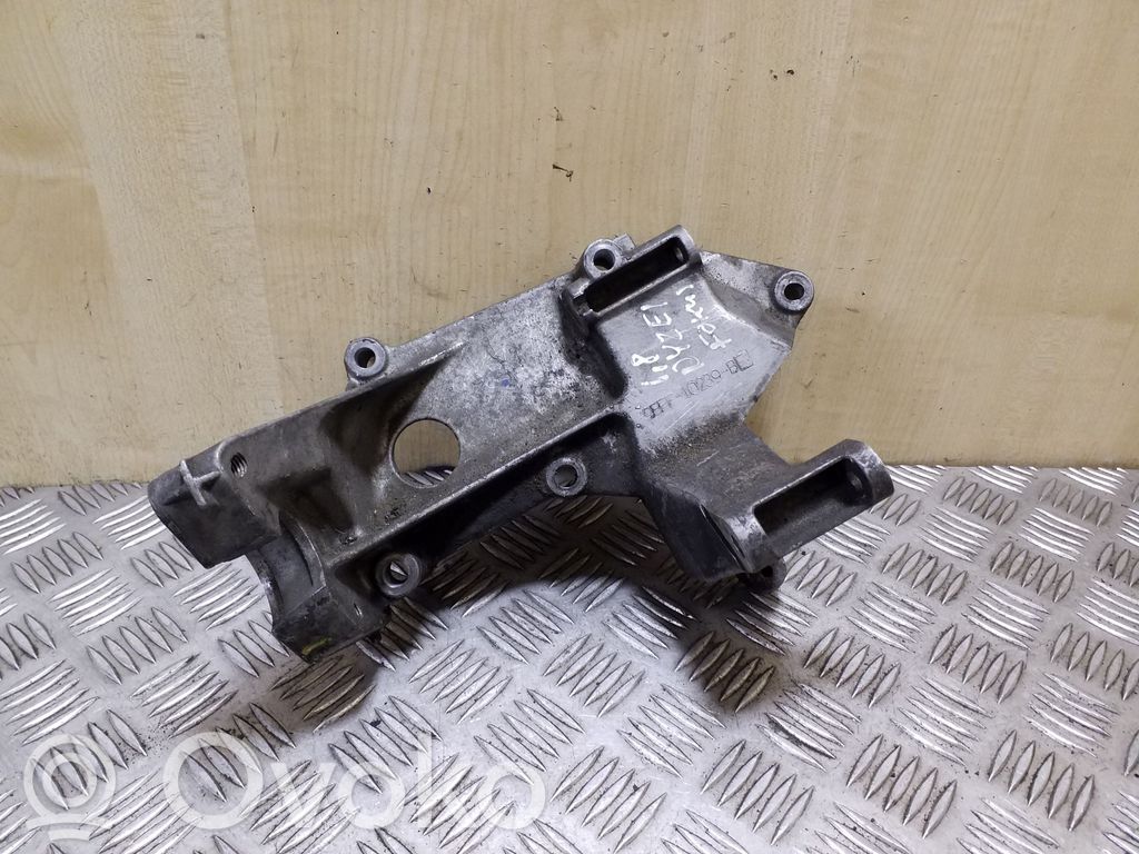 Ford Focus Gearbox mounting bracket 