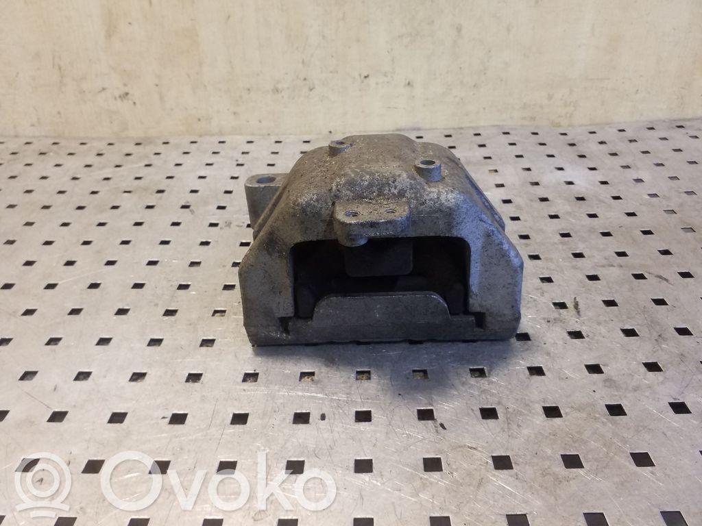 Volkswagen Golf IV Engine mount bracket 