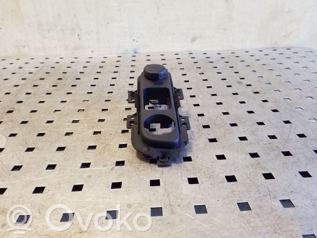 KIA Sportage Presa 12V (anteriore)