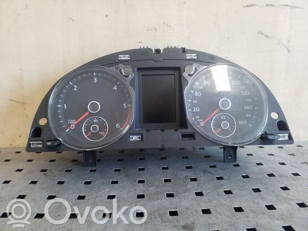 Volkswagen PASSAT B7 Tachimetro (quadro strumenti)
