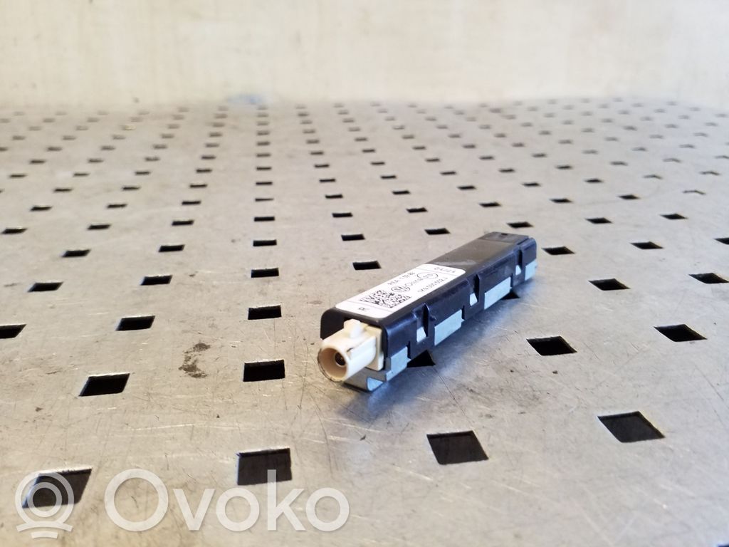 Volkswagen Golf VI Wzmacniacz anteny 