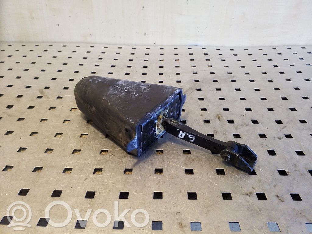BMW X5 E53 Takaoven pidätin 