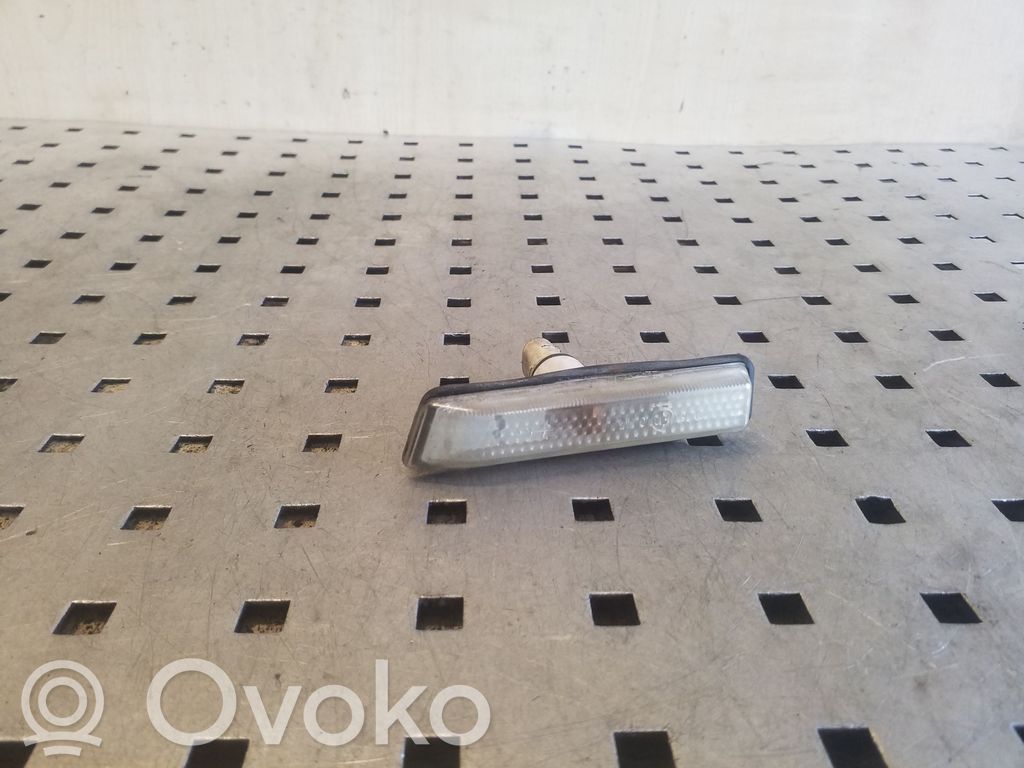BMW X5 E53 Front fender indicator light 