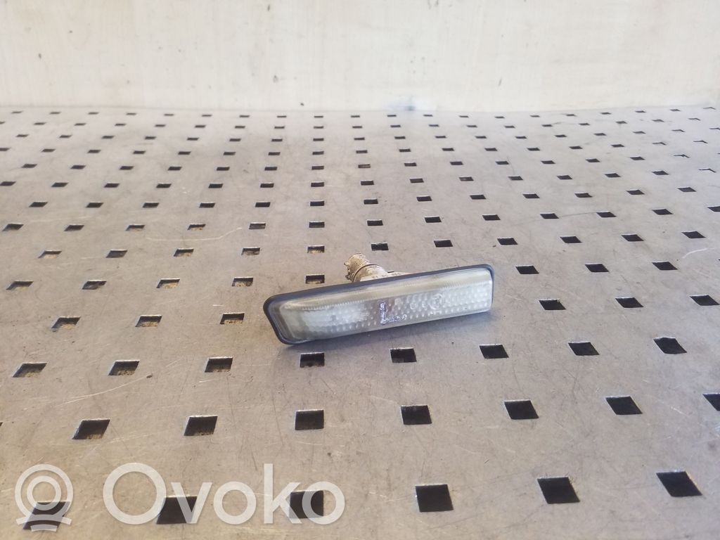 BMW X5 E53 Front fender indicator light 