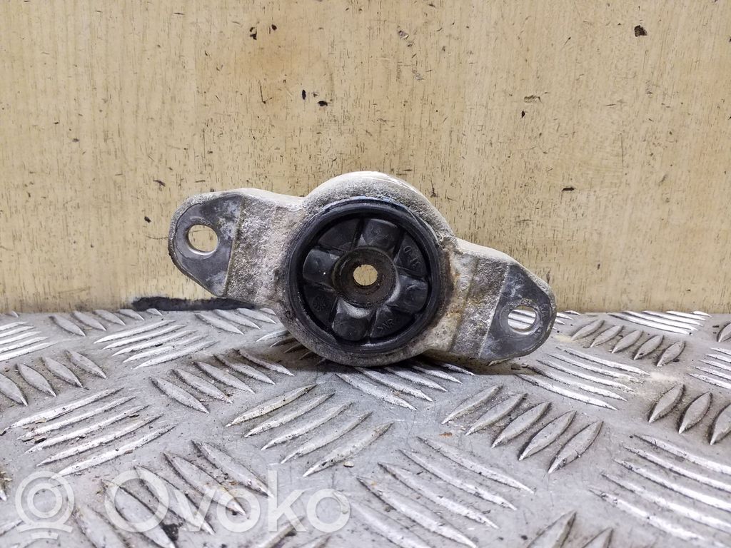 Ford Focus Etuiskunvaimentimen kannake 