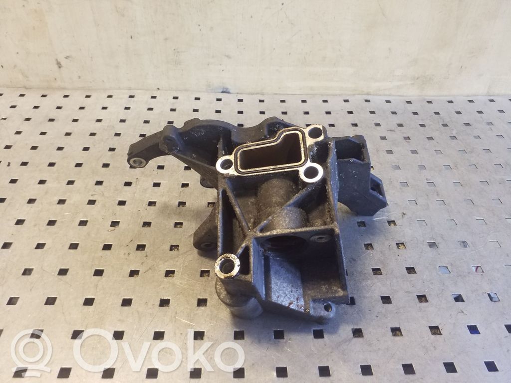 Audi A5 8T 8F Power steering pump mounting bracket 
