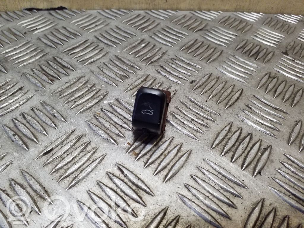 Interruptor para abrir la puerta trasera   8K0959831A