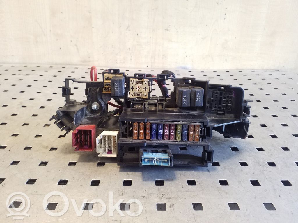 Audi A4 S4 B8 8K Sulakemoduuli 