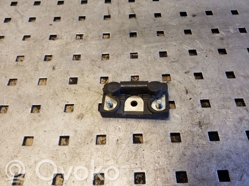 Audi A4 S4 B8 8K Pystyantennin suodatin 