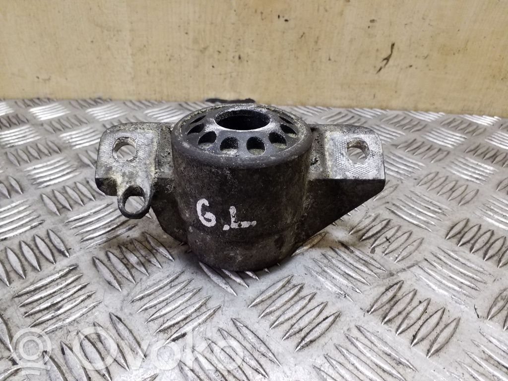 Audi A4 S4 B8 8K Staffa di rinforzo per l’ammortizzatore anteriore