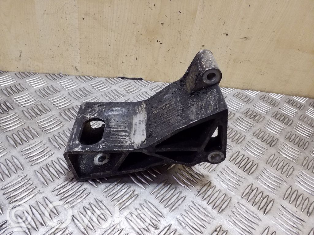 Volvo XC70 Gearbox mounting bracket 