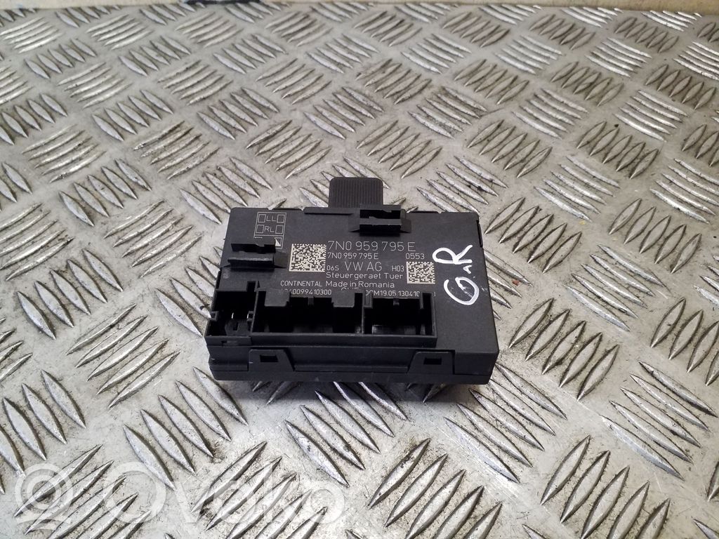 Unidad de control/módulo de la puerta   7N0959795E,2840099410300