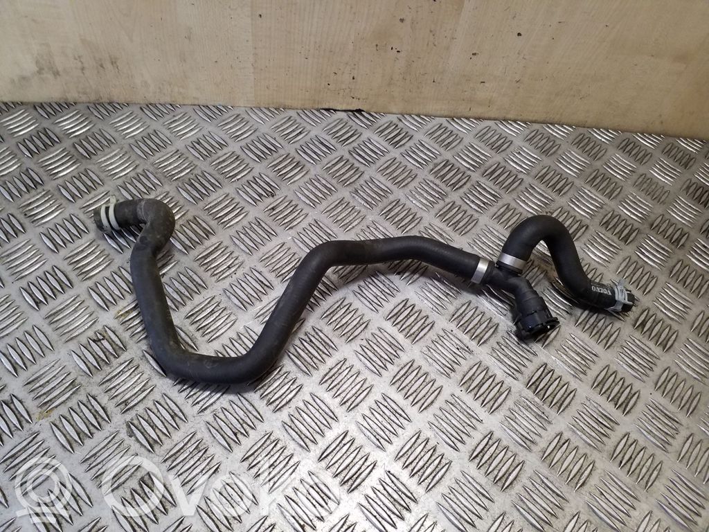 Volvo XC90 Engine coolant pipe/hose 