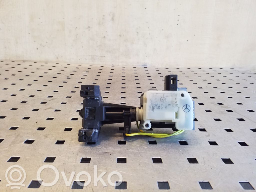 Mercedes-Benz ML W164 Motorino del tappo del serbatoio del carburante