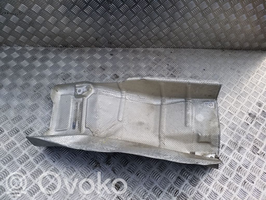 Protección térmica del escape   1379601080