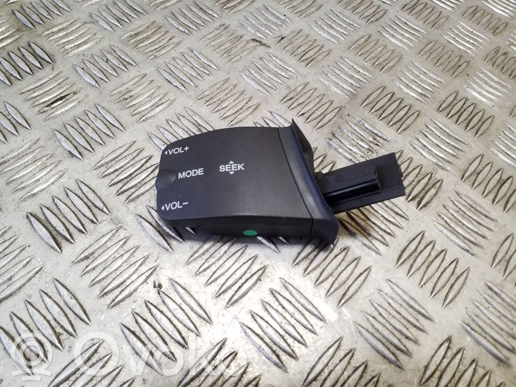 Comutator/buton multifuncțional   3M5T14K147AD