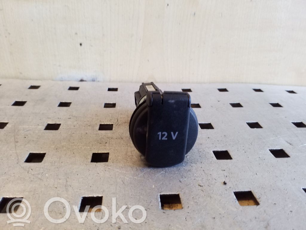 Volkswagen PASSAT B8 12 V Socket (rear) 