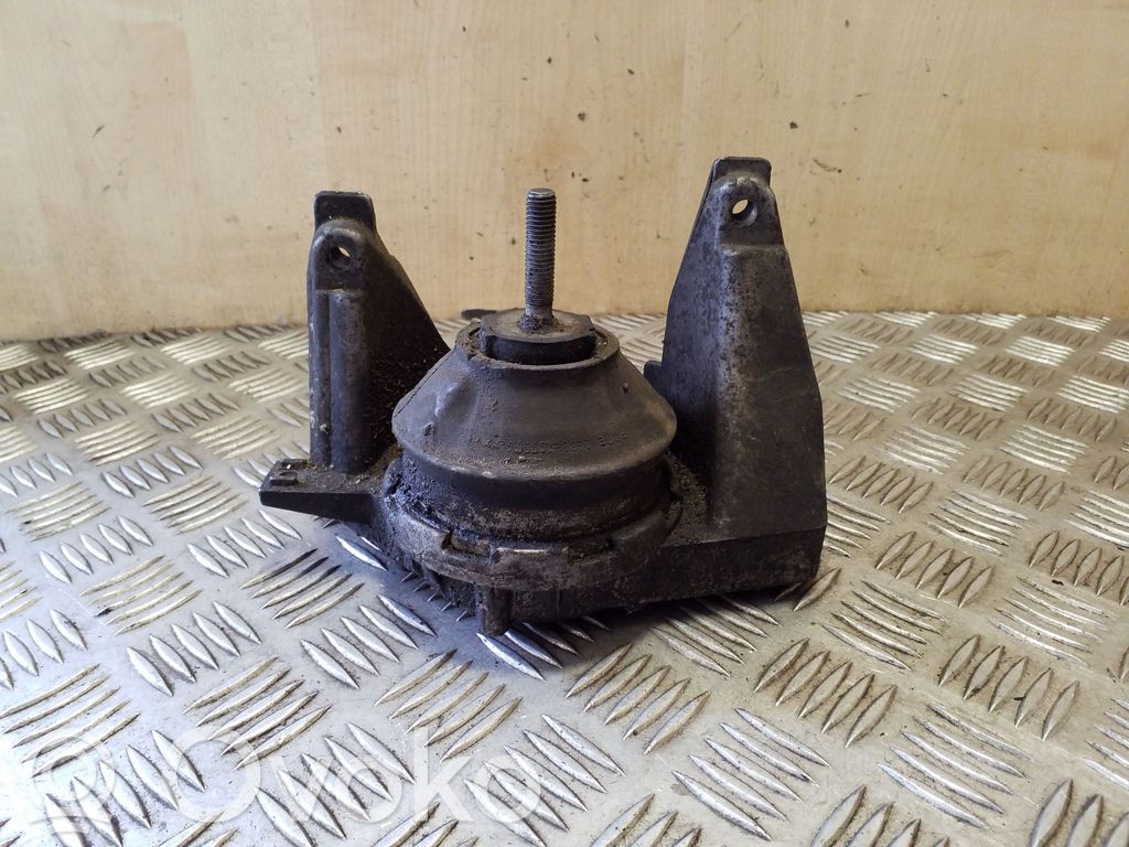 Audi 100 S4 C4 Engine mount bracket 