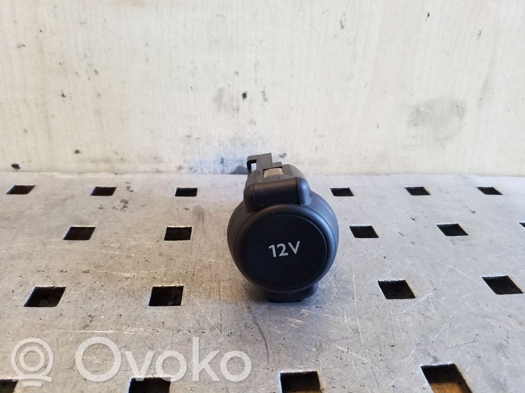 Citroen C4 Grand Picasso Enchufe de 12V (delantero) 
