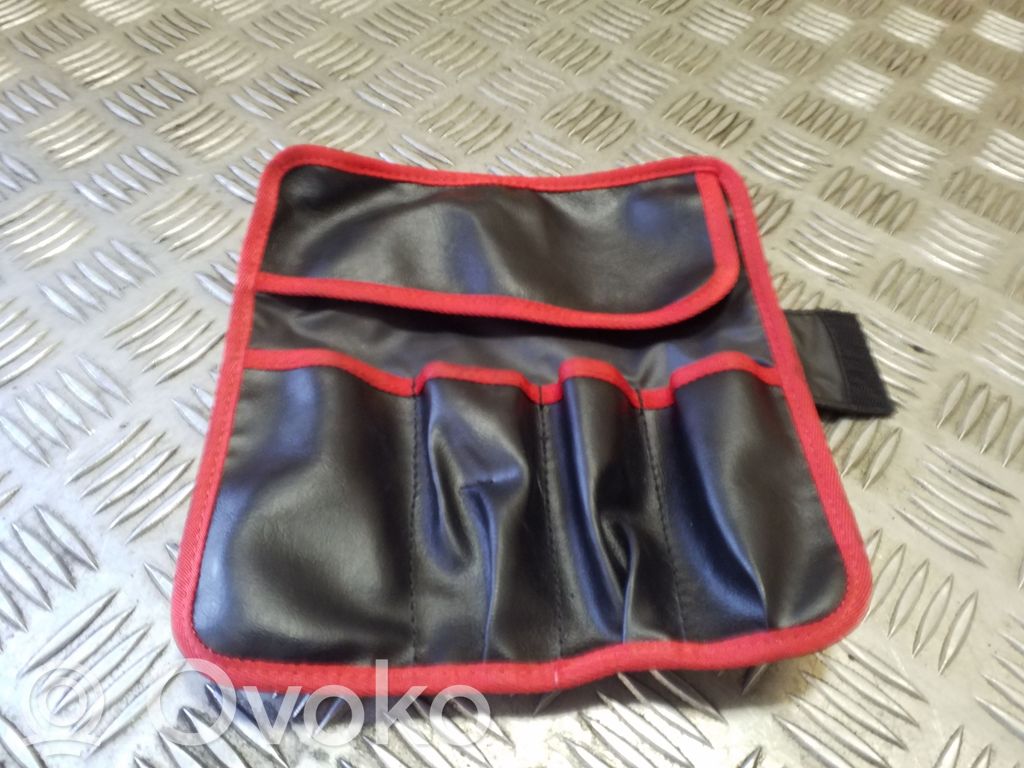 BMW 5 GT F07 Instrumentu kaste 