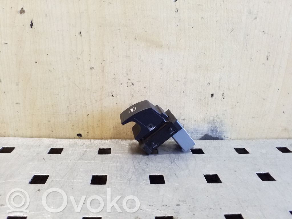 Volkswagen PASSAT B7 Interruptor del elevalunas eléctrico 