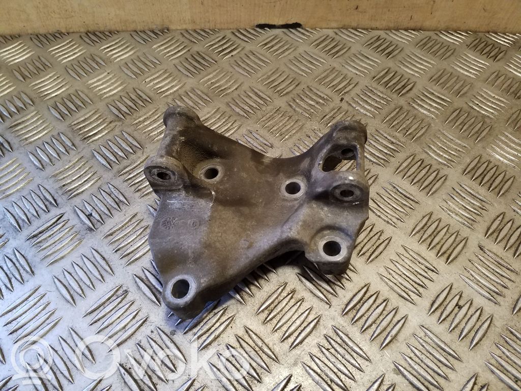 Dacia Sandero Soporte del alternador 