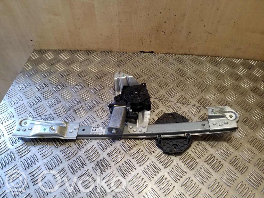 Dacia Sandero Macara ușă față cu motor 