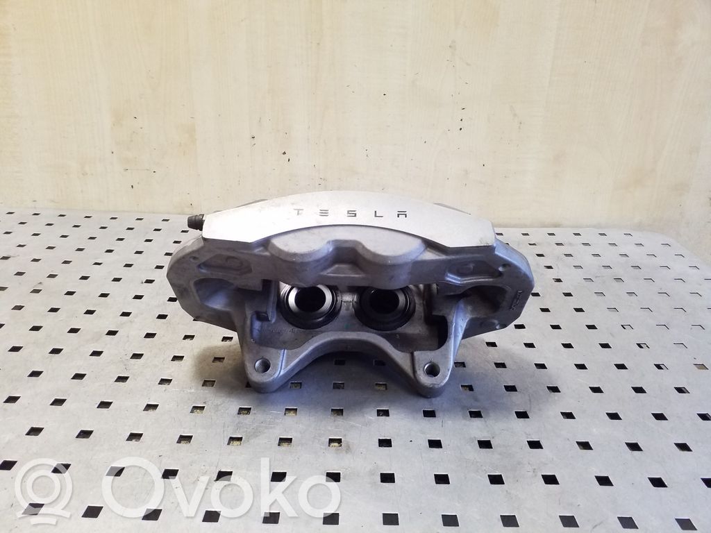 Tesla Model 3 Etujarrusatula 