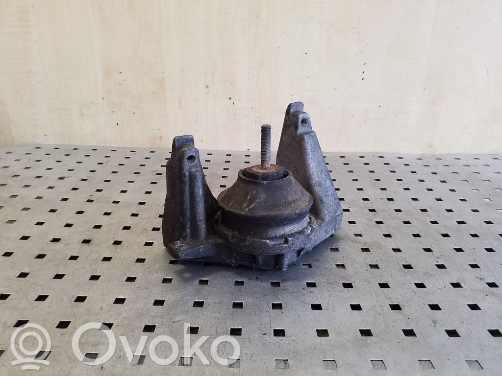 Engine mount bracket   4A0199352