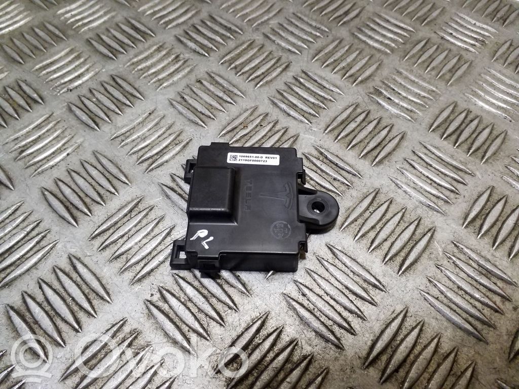 Tesla Model S Door control unit/module 