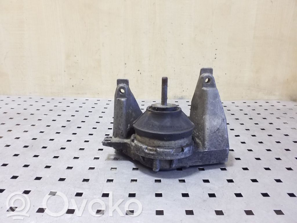 Engine mount bracket   4A0199352