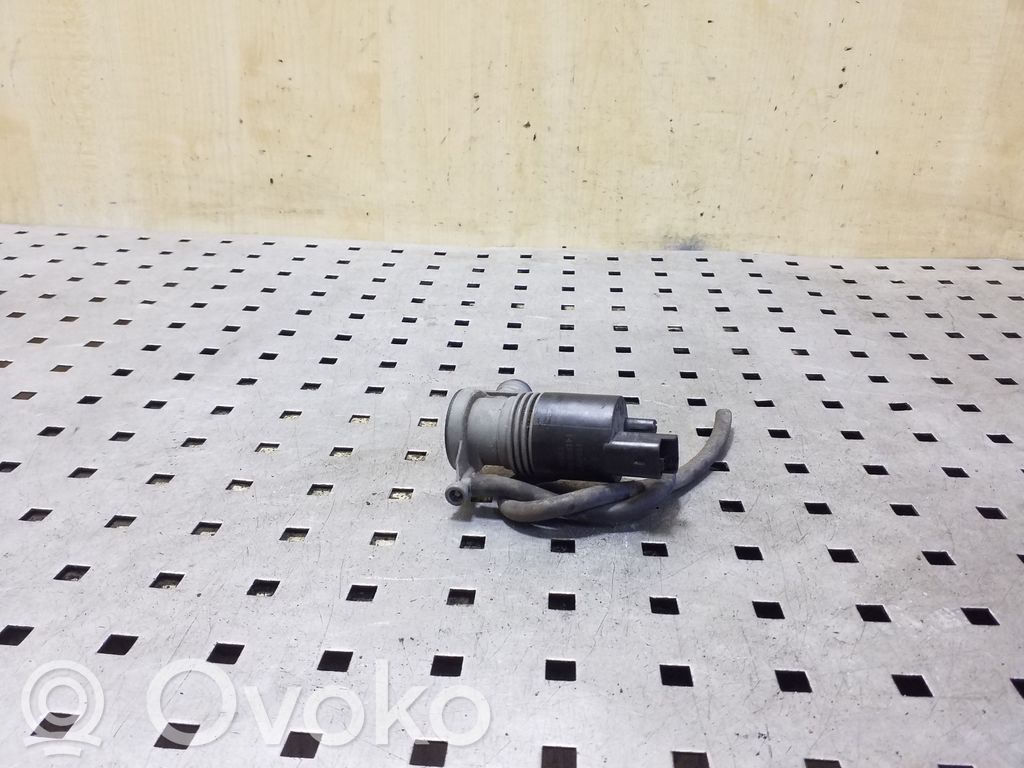 Windscreen/windshield washer pump   1024587
