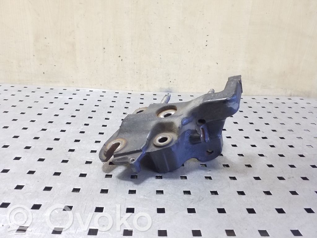 Ford Mondeo MK V Engine mounting bracket 