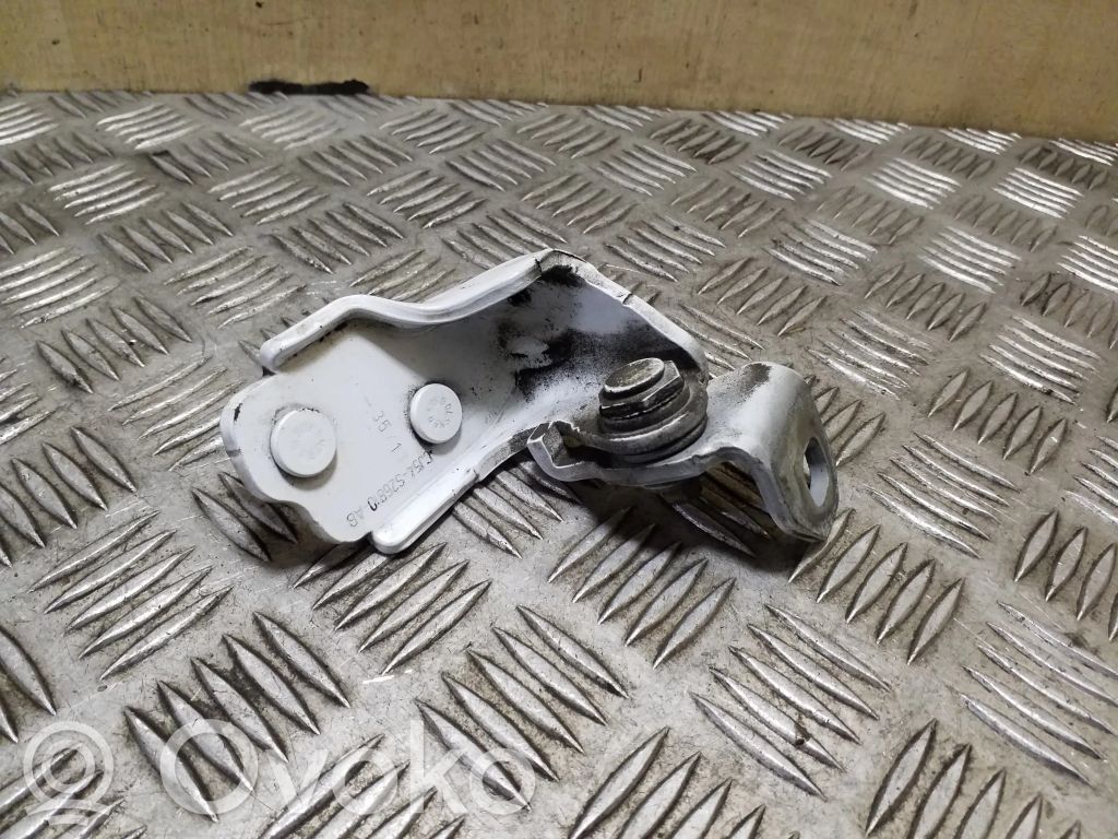 Ford Kuga II Bisagra inferior de la puerta trasera 