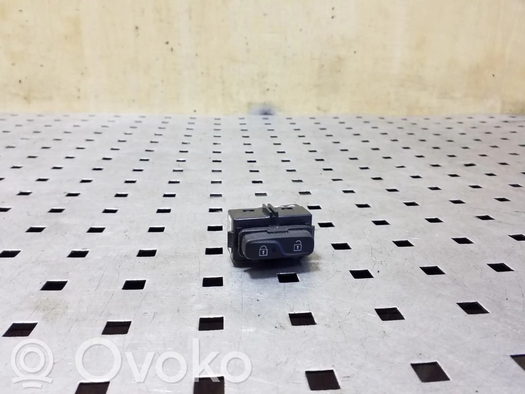 Volvo V40 Central locking switch button 