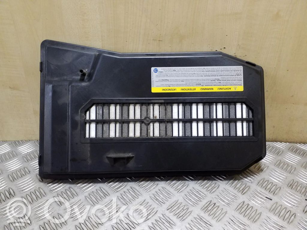 Volkswagen Touareg II Tapa/cubierta para la caja de la batería 