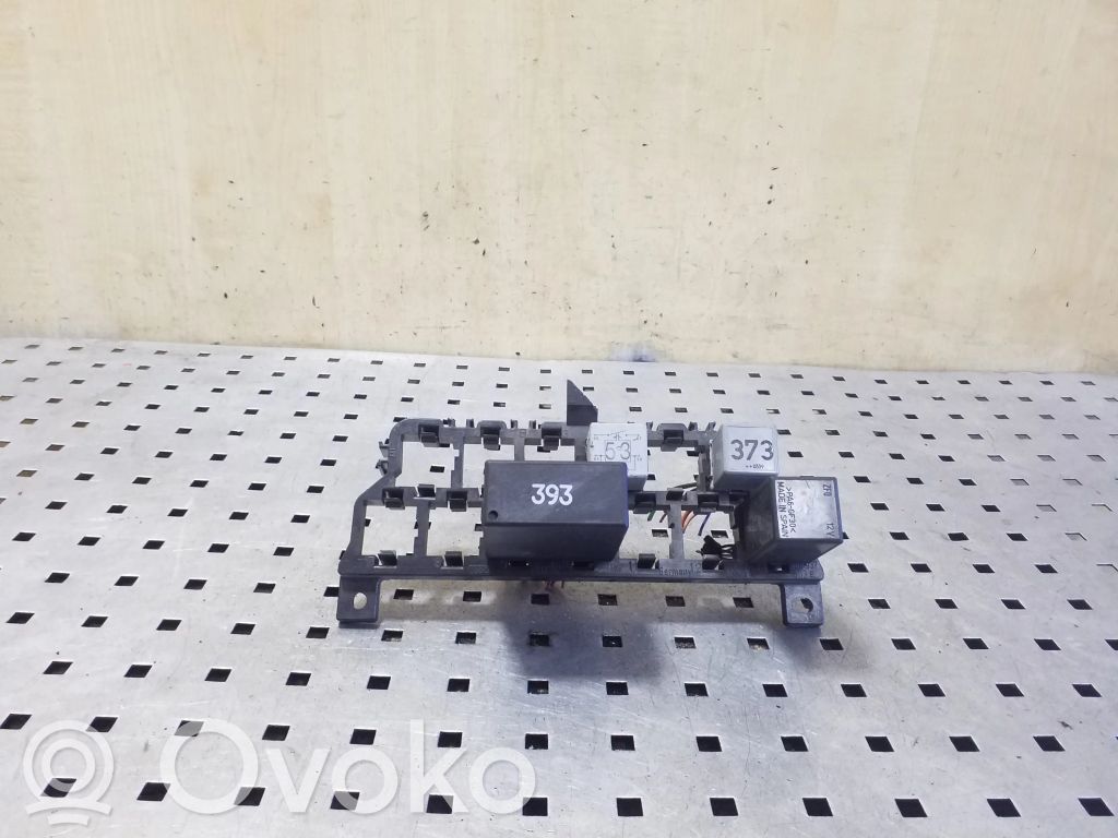 Audi A6 S6 C5 4B Releen moduulikiinnike 