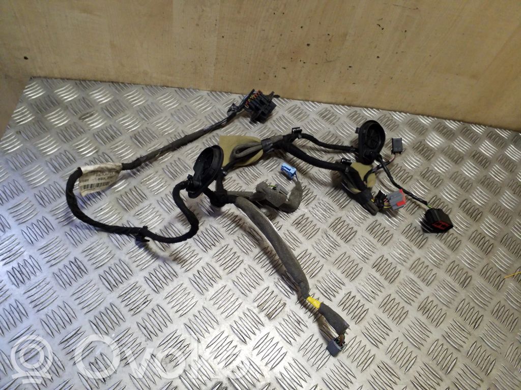 Cableado de puerta trasera   31374824