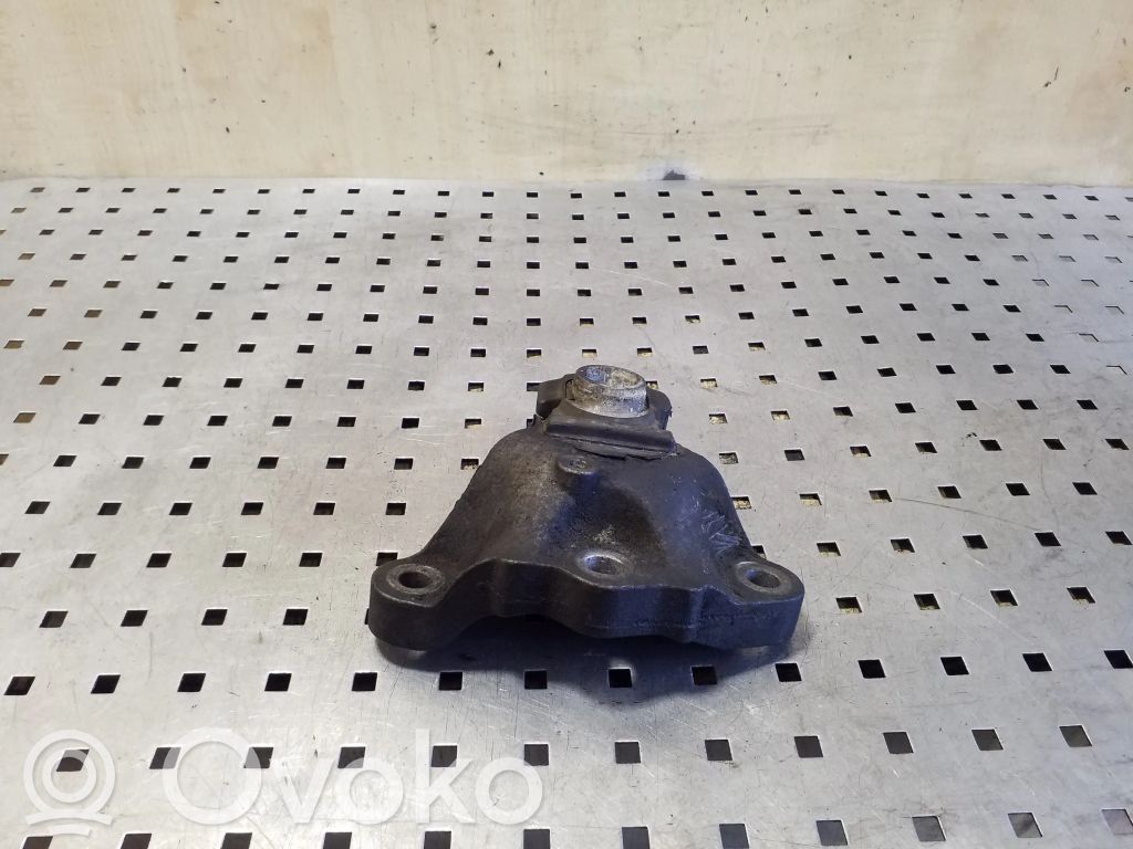 Volvo XC70 Gearbox mounting bracket 