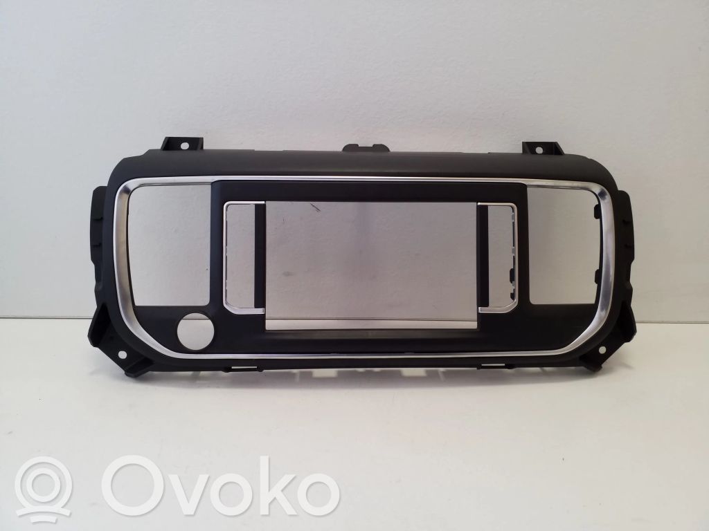 Opel Vivaro Radion/GPS-laitteen pääyksikön kehys 