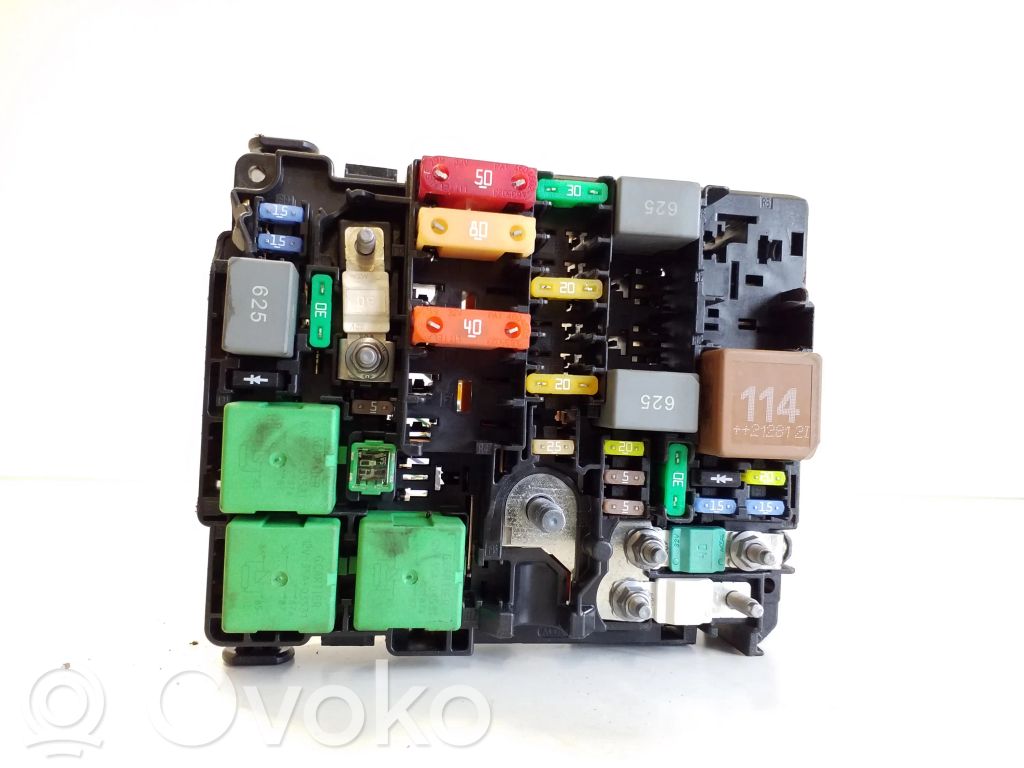 Opel Vivaro Fuse module 